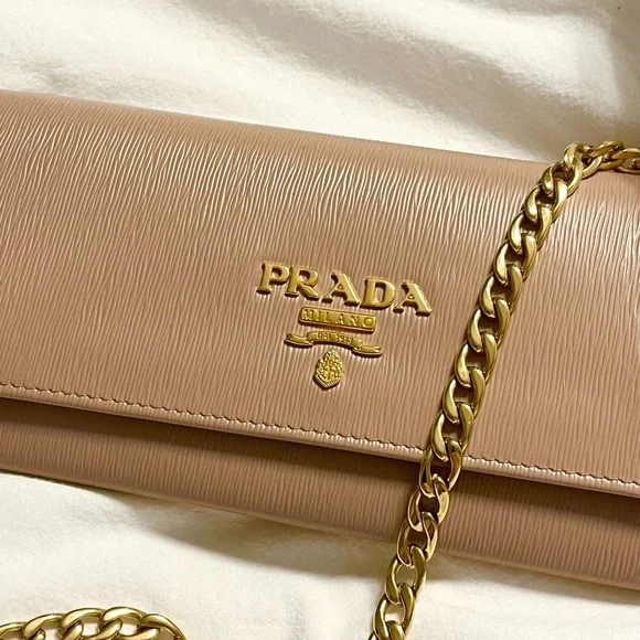 Authentic Prada Wallet on Chain - Picture 4 of 10